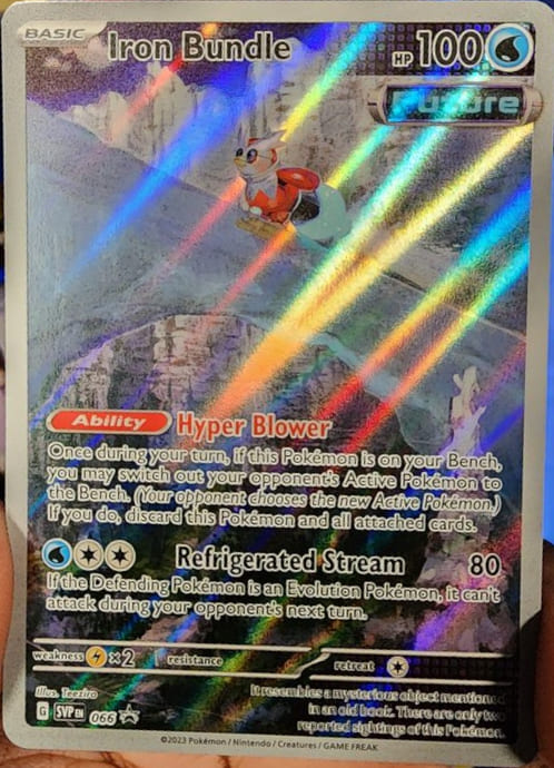 Pokemon Karmesin und Purpur Paradox Rift Top Trainer Box Eisenkrieger Promo Karte Eisenbuendel